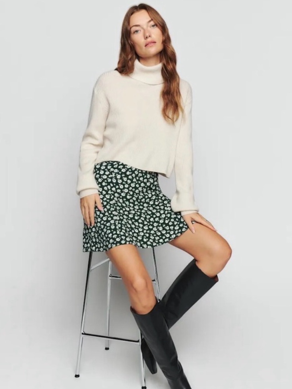 Reformation Flounce Mini Skirt in Chantelle Daisy Print Green Sz 0 Coquette 90s